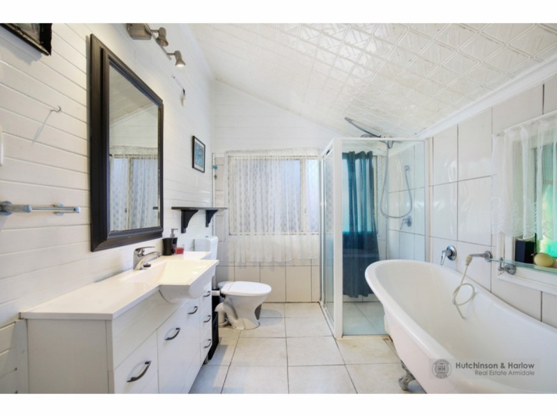 18 Samuelson Crescent, Armidale NSW 2350