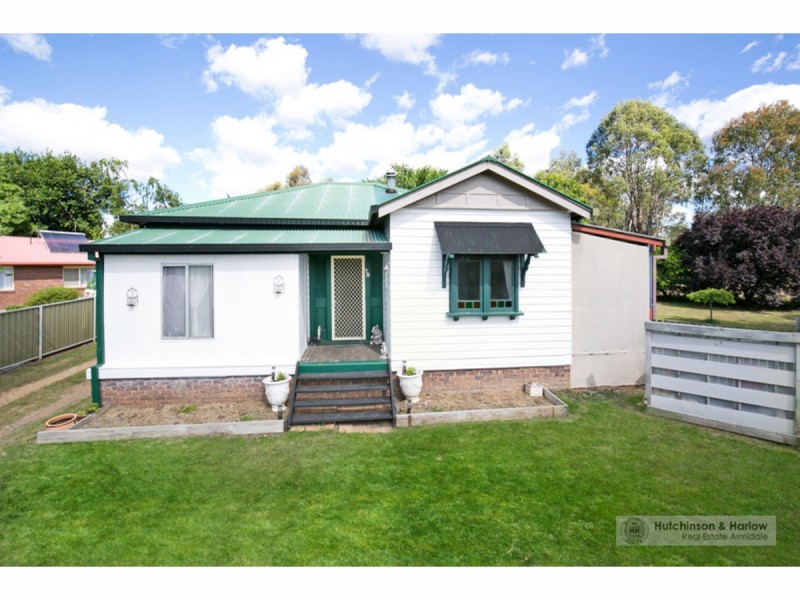 18 Samuelson Crescent, Armidale NSW 2350