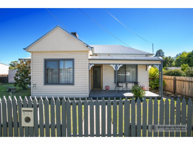 207 Barney Street, Armidale NSW 2350