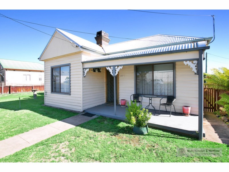 207 Barney Street, Armidale NSW 2350