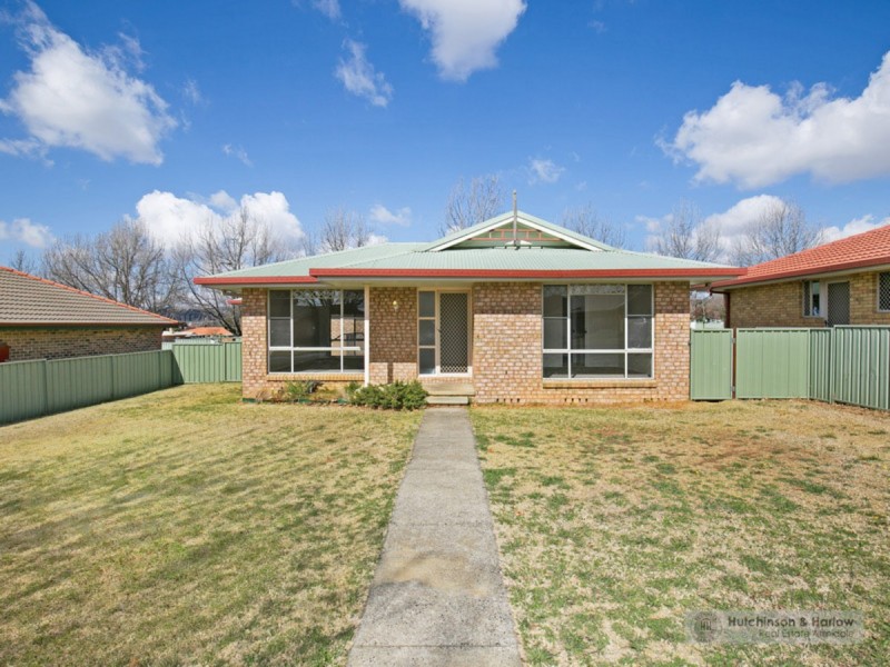 8 Fiona Place, Armidale NSW 2350