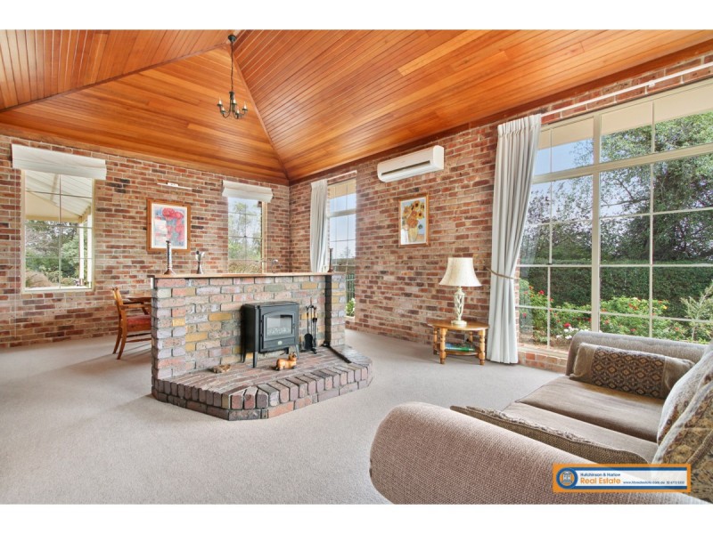 33 Bishop Crescent, Armidale NSW 2350