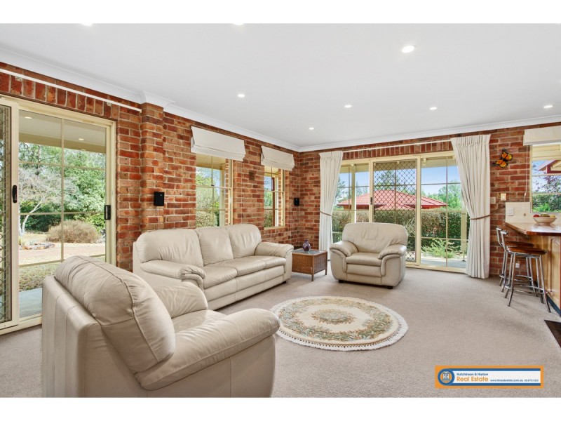33 Bishop Crescent, Armidale NSW 2350