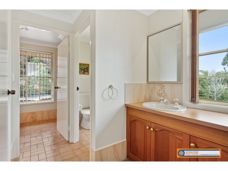 33 Bishop Crescent, Armidale NSW 2350