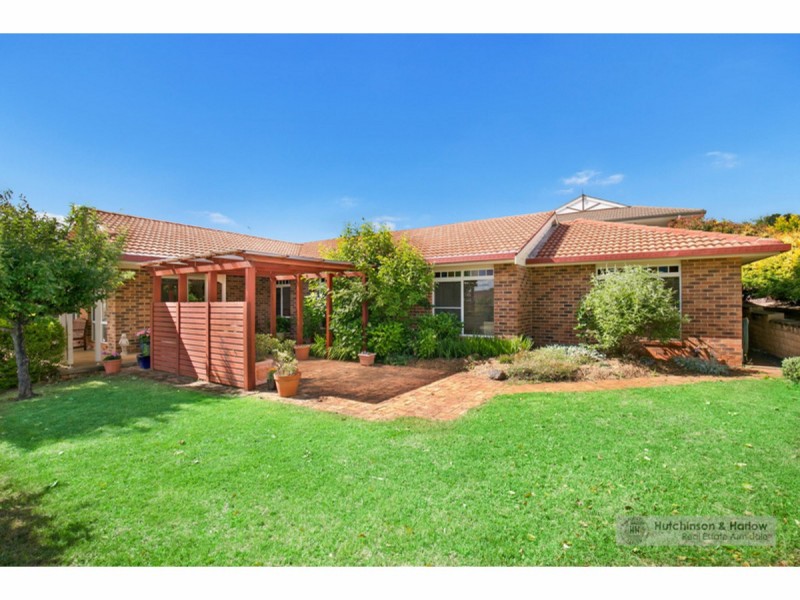 6 Winifred Place, Armidale NSW 2350