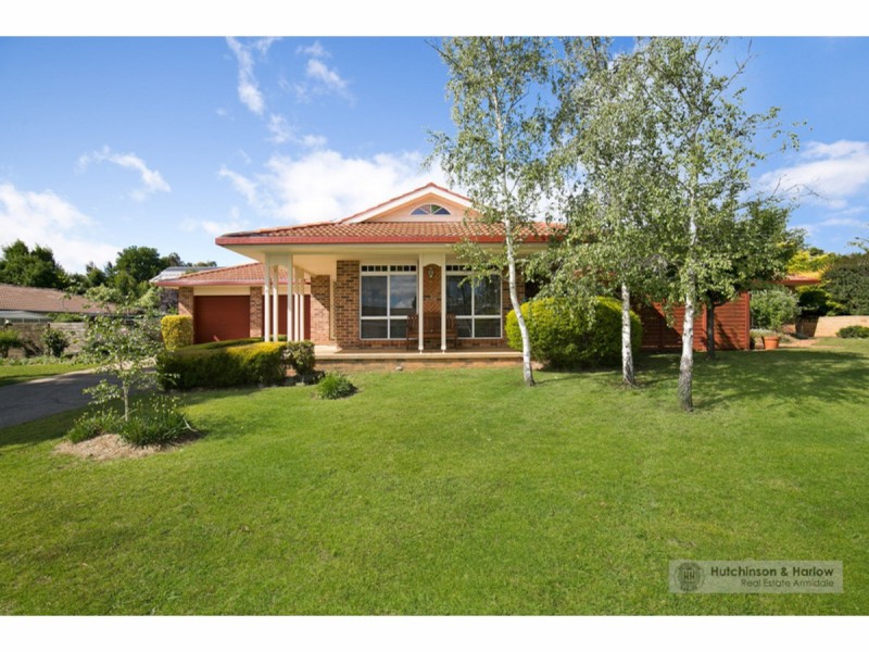 6 Winifred Place, Armidale NSW 2350