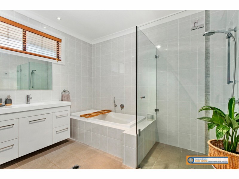 17 Campion Parade, Armidale NSW 2350