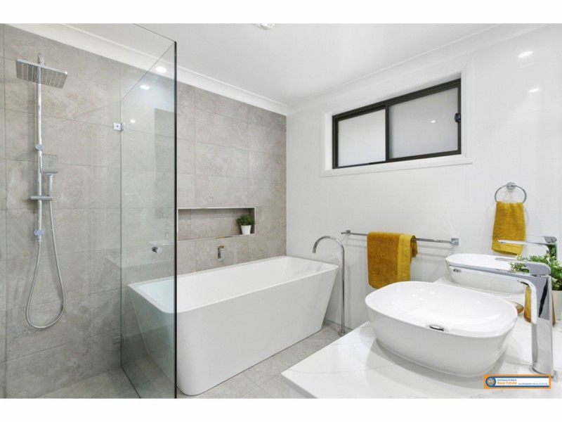 14 Richardson Avenue, Armidale NSW 2350