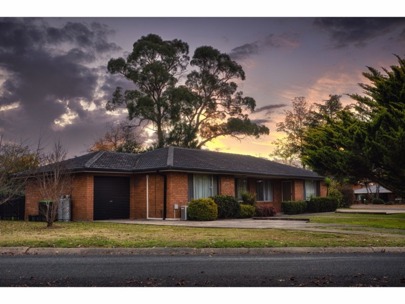 8 Cynthia Crescent, Armidale NSW 2350