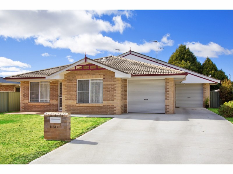 13 Grills Place, Armidale NSW 2350