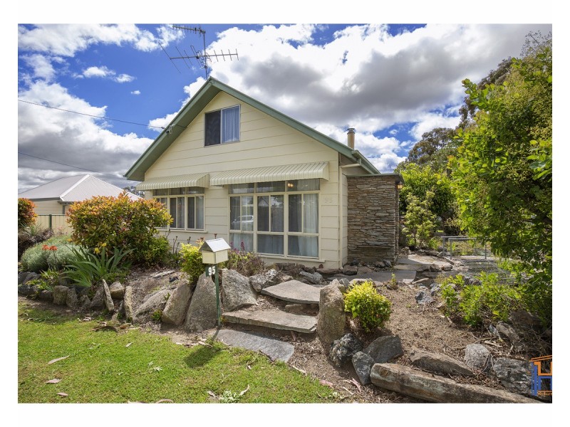 95 Golgotha Street, Armidale NSW 2350
