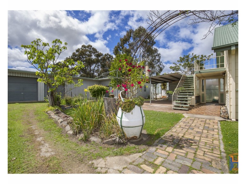 95 Golgotha Street, Armidale NSW 2350