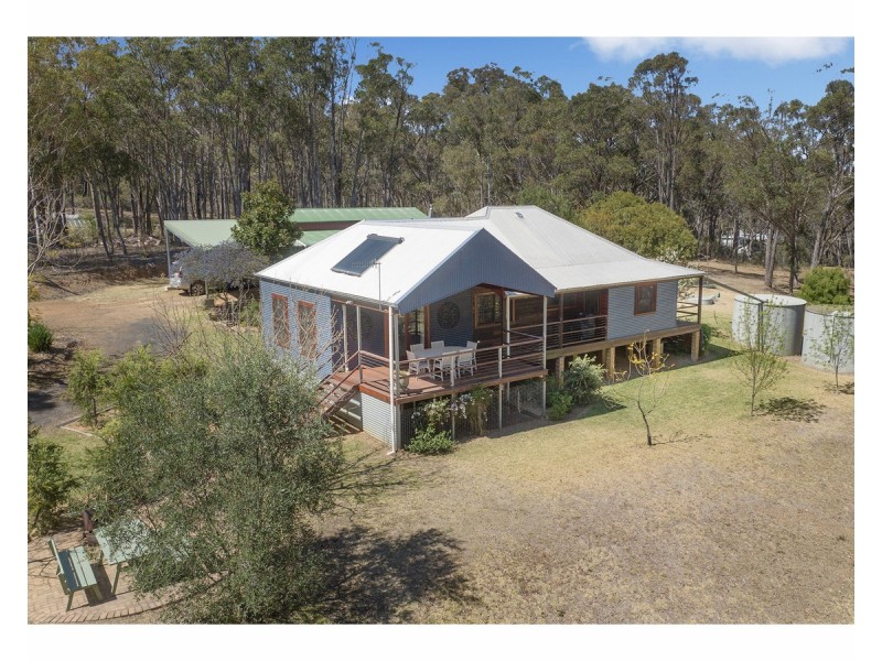 77 Kendall Road, Armidale NSW 2350