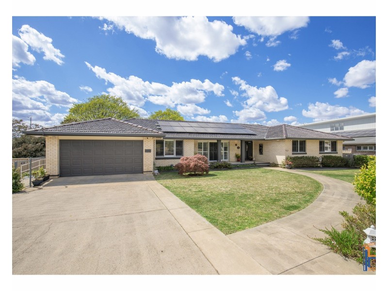 11 Chestnut Avenue, Armidale NSW 2350