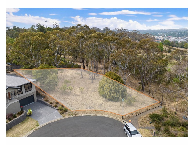 13 Illallangi Close, Armidale NSW 2350
