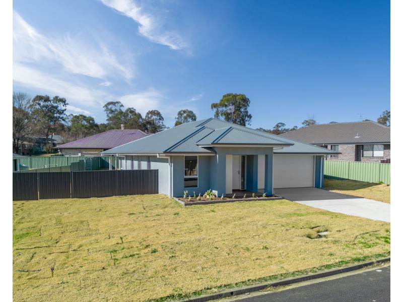 12 Dale Crescent, Armidale NSW 2350