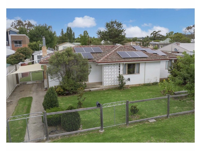 6 Claude Street, Armidale NSW 2350