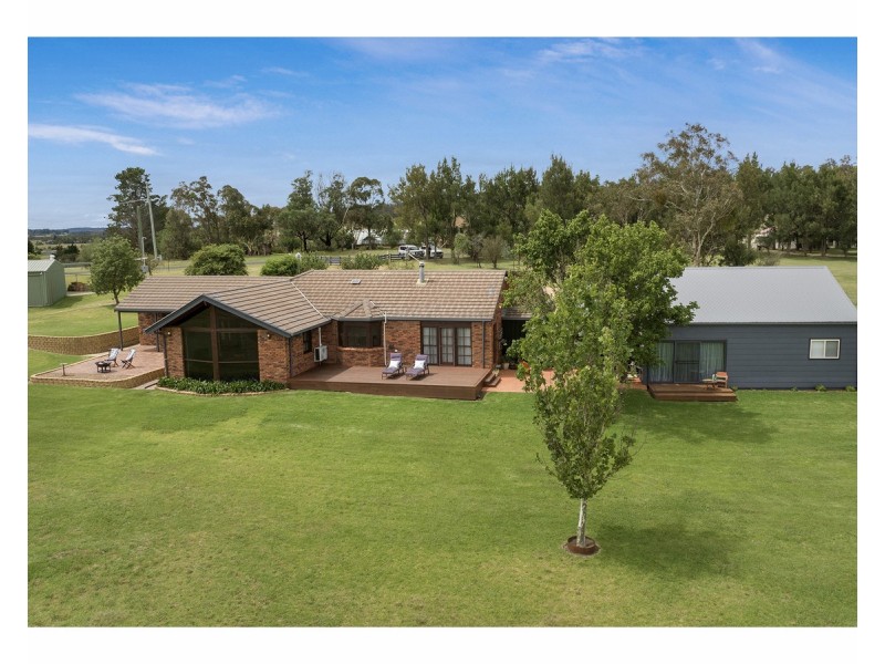 16 Highlands  Road, Armidale NSW 2350