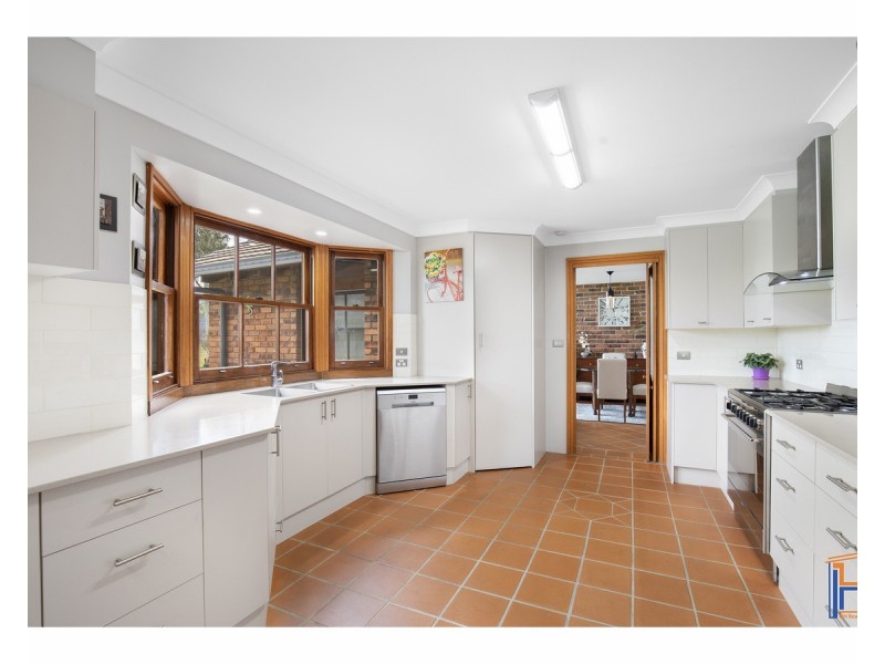 16 Highlands  Road, Armidale NSW 2350