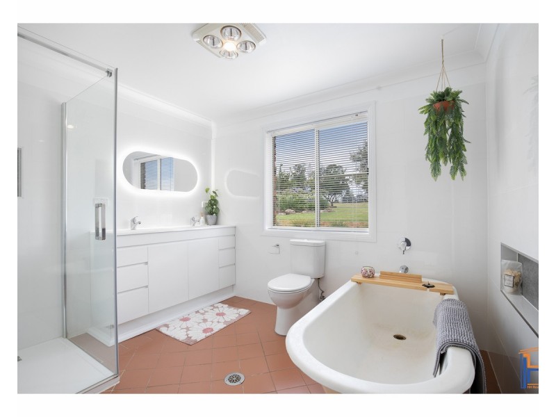 16 Highlands  Road, Armidale NSW 2350