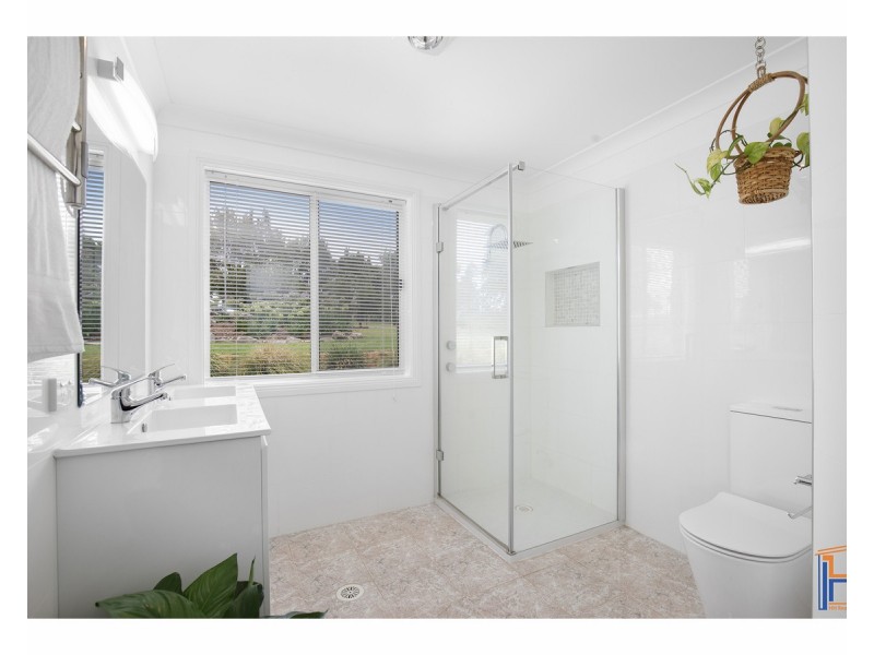 16 Highlands  Road, Armidale NSW 2350