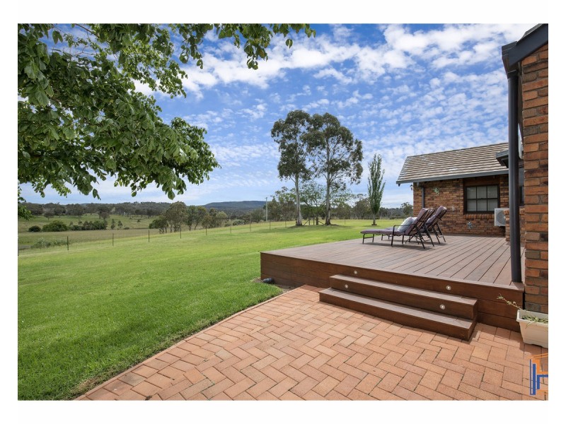 16 Highlands  Road, Armidale NSW 2350