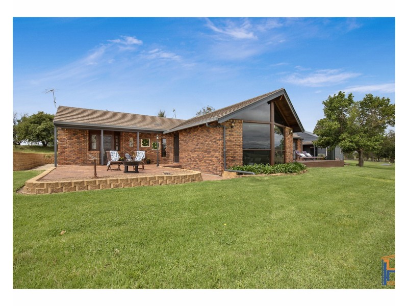 16 Highlands  Road, Armidale NSW 2350