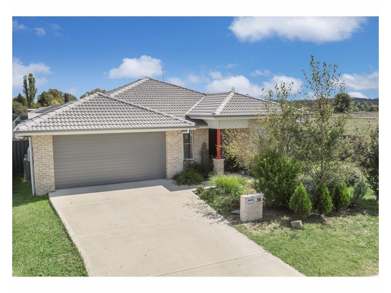 19 Dala Lane, Armidale NSW 2350