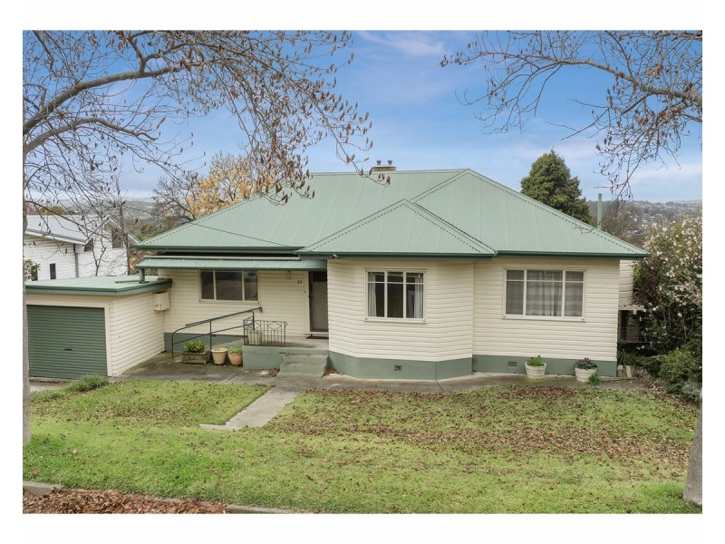 33 Garibaldi Street, Armidale NSW 2350