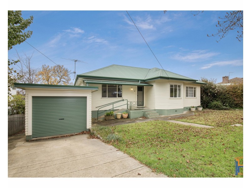 33 Garibaldi Street, Armidale NSW 2350