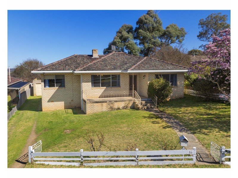 16 Wilson Avenue, Armidale NSW 2350