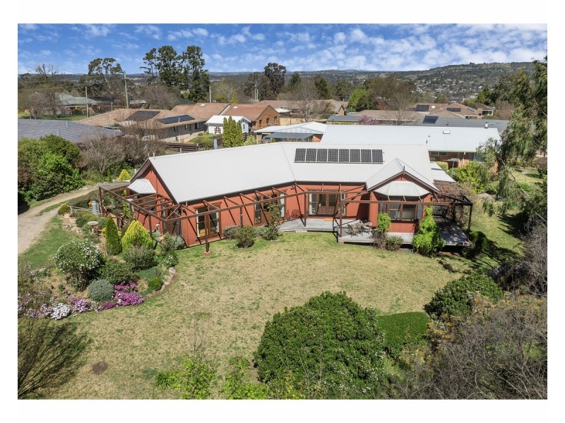 22 Crest Road, Armidale NSW 2350