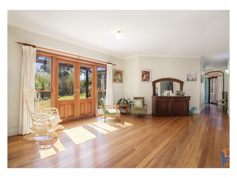 22 Crest Road, Armidale NSW 2350