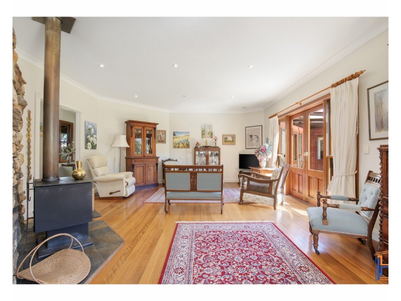 22 Crest Road, Armidale NSW 2350