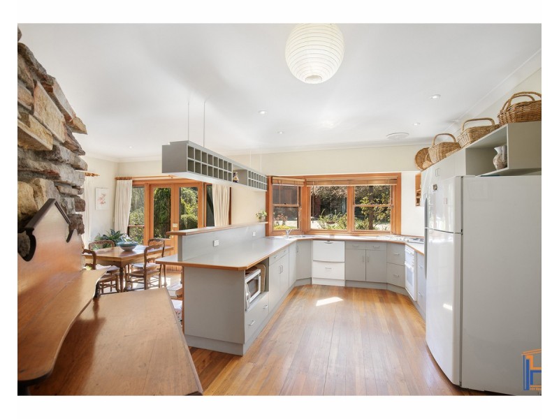 22 Crest Road, Armidale NSW 2350