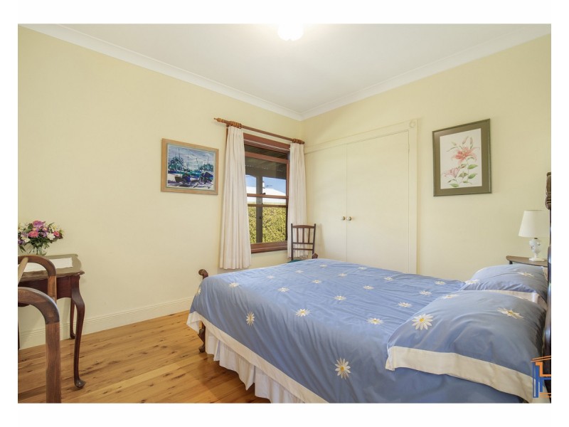 22 Crest Road, Armidale NSW 2350