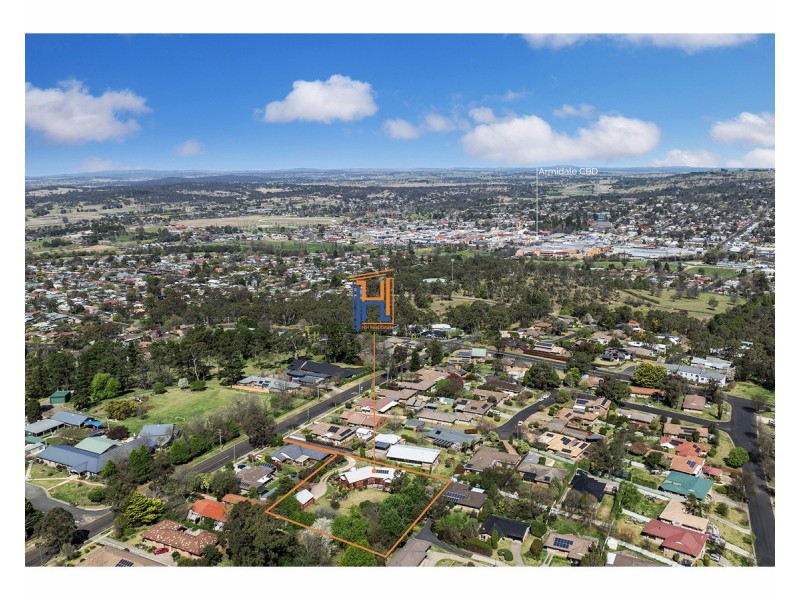 22 Crest Road, Armidale NSW 2350