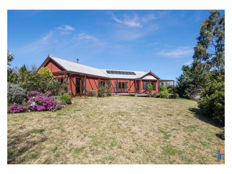 22 Crest Road, Armidale NSW 2350