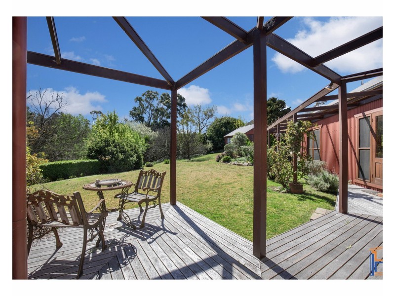 22 Crest Road, Armidale NSW 2350