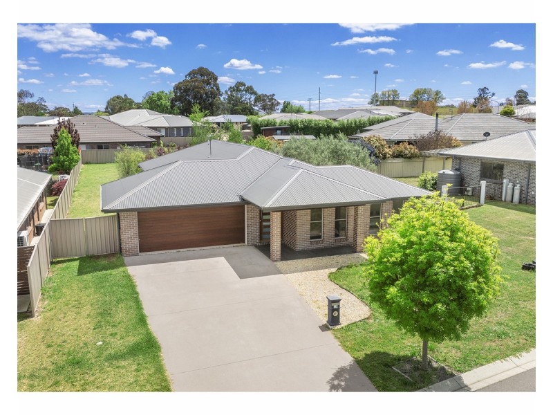 13 Spearmount Drive, Armidale NSW 2350