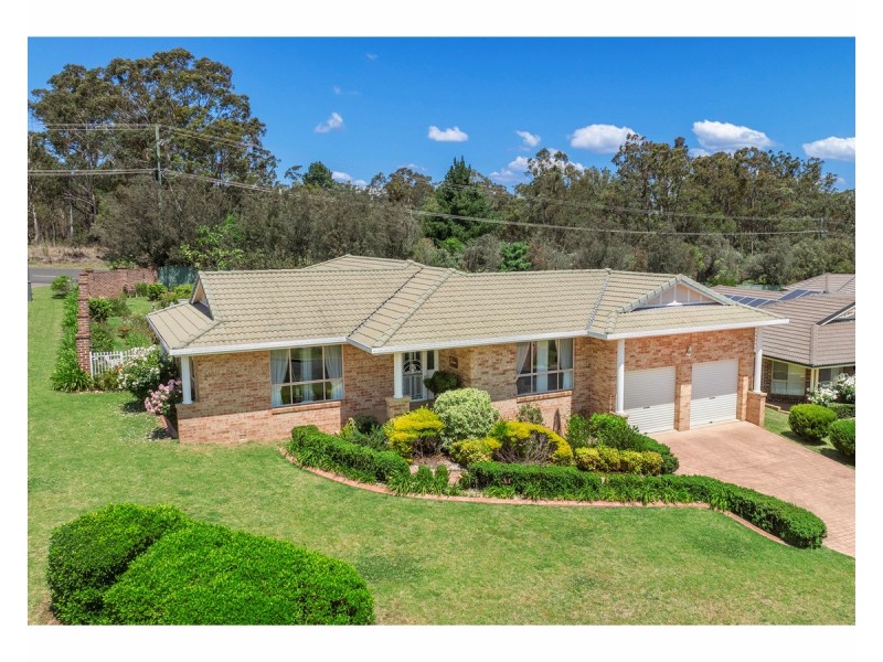 75 Norris Drive, Armidale NSW 2350