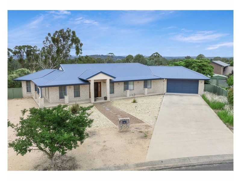 12 Hardman Close, Armidale NSW 2350
