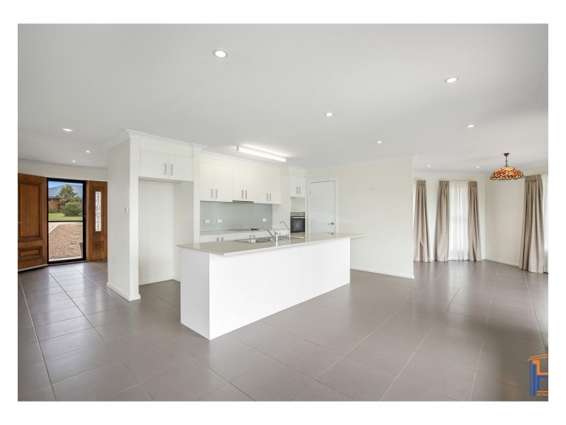 12 Hardman Close, Armidale NSW 2350