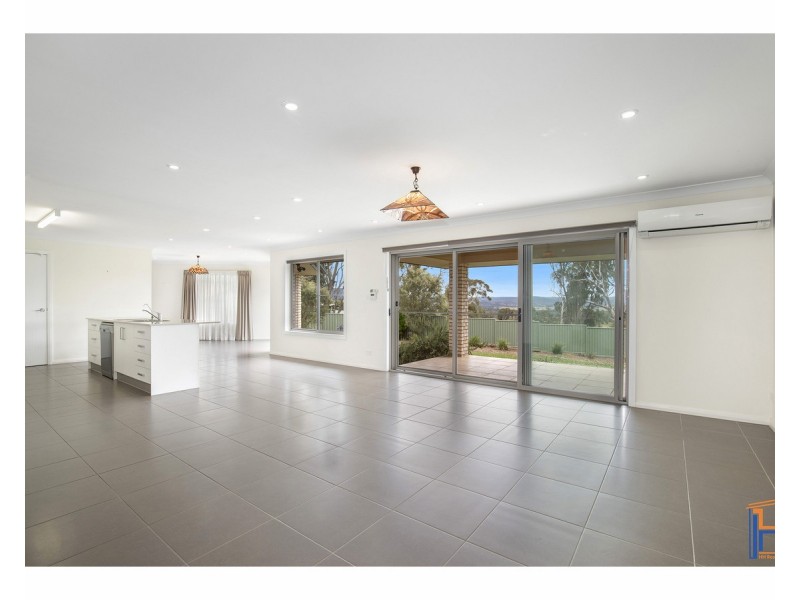 12 Hardman Close, Armidale NSW 2350