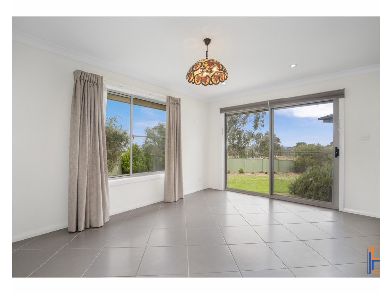 12 Hardman Close, Armidale NSW 2350