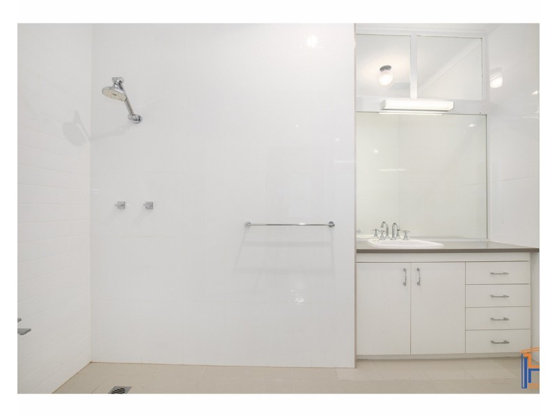 77 Queen Elizabeth Drive, Armidale NSW 2350