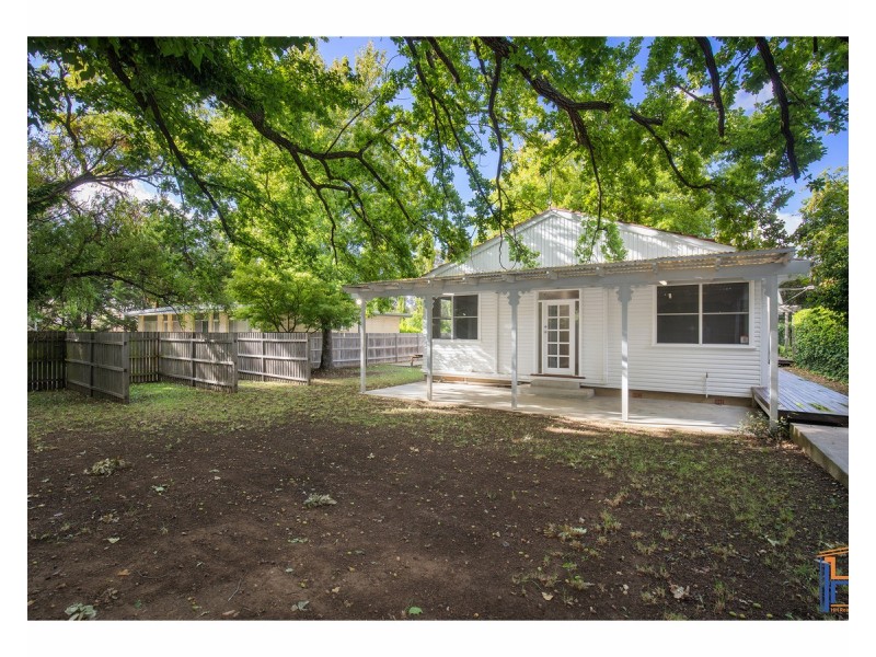 77 Queen Elizabeth Drive, Armidale NSW 2350