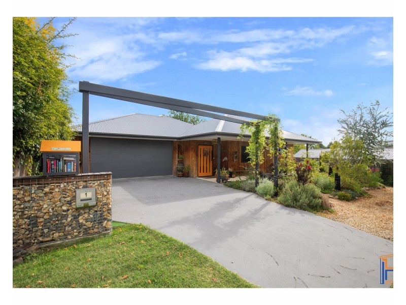 1 Salmon Avenue, Armidale NSW 2350