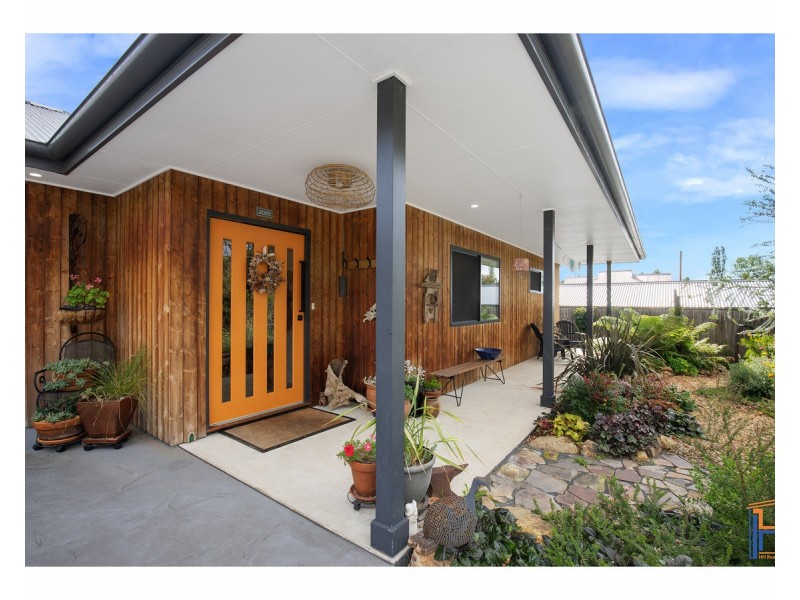 1 Salmon Avenue, Armidale NSW 2350