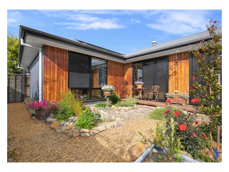 1 Salmon Avenue, Armidale NSW 2350